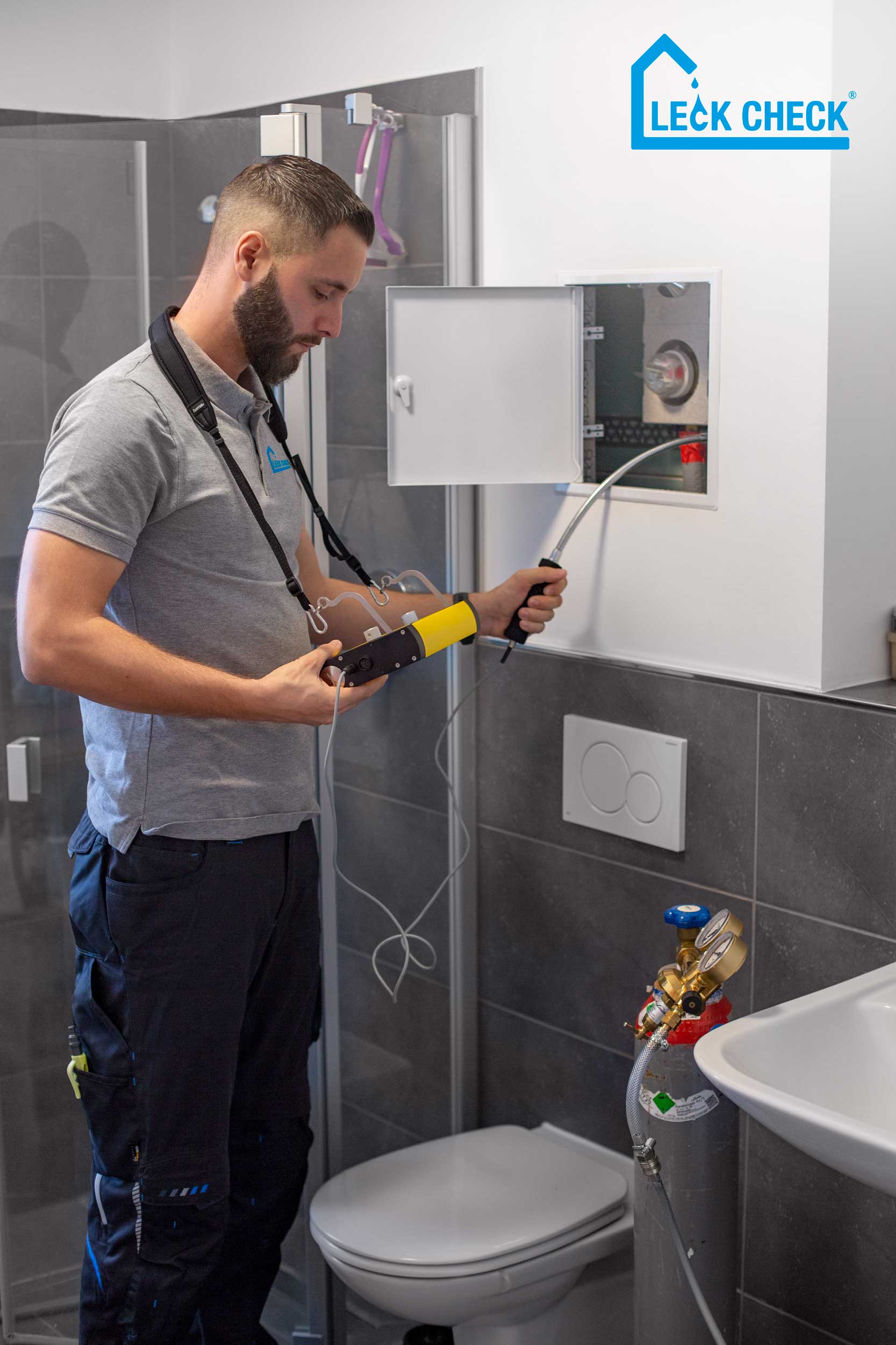 Leckortung im Badezimmer an Wasserleitungen